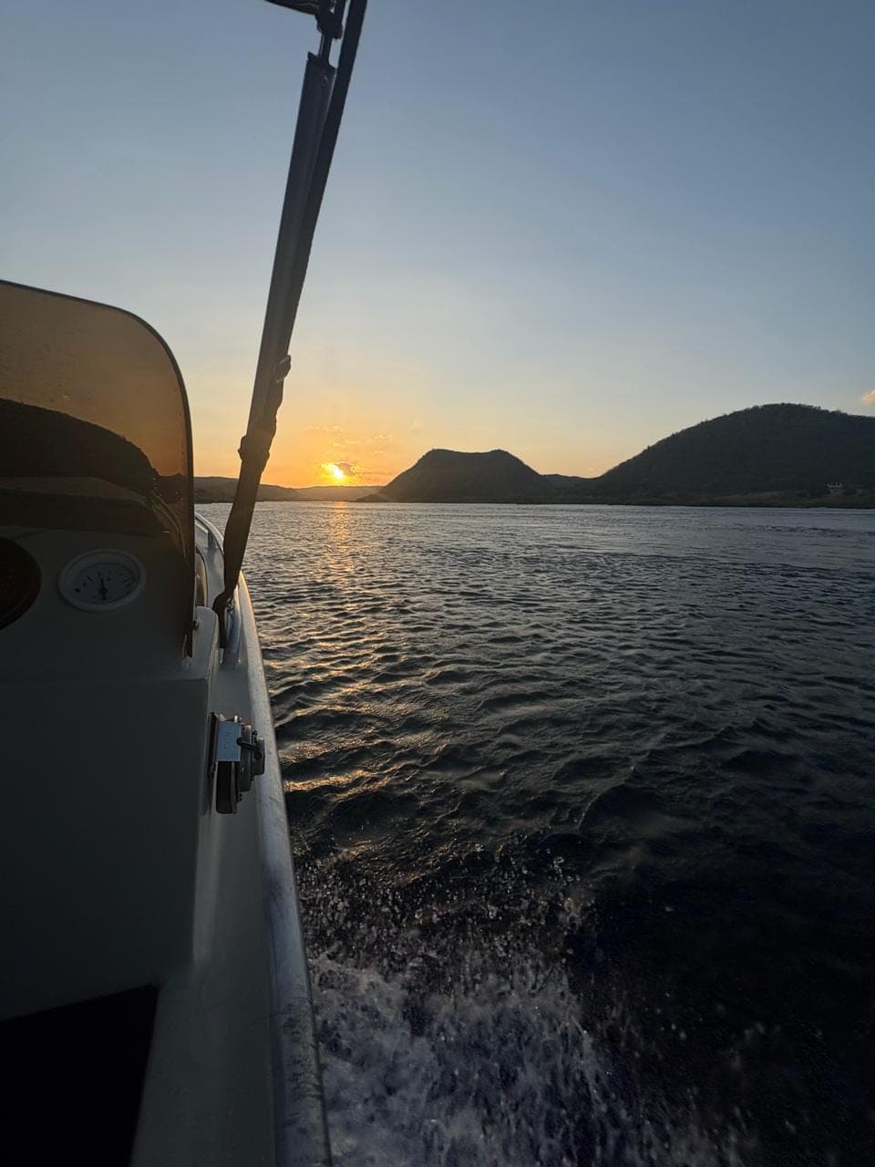 Pôr do sol visto de bordo